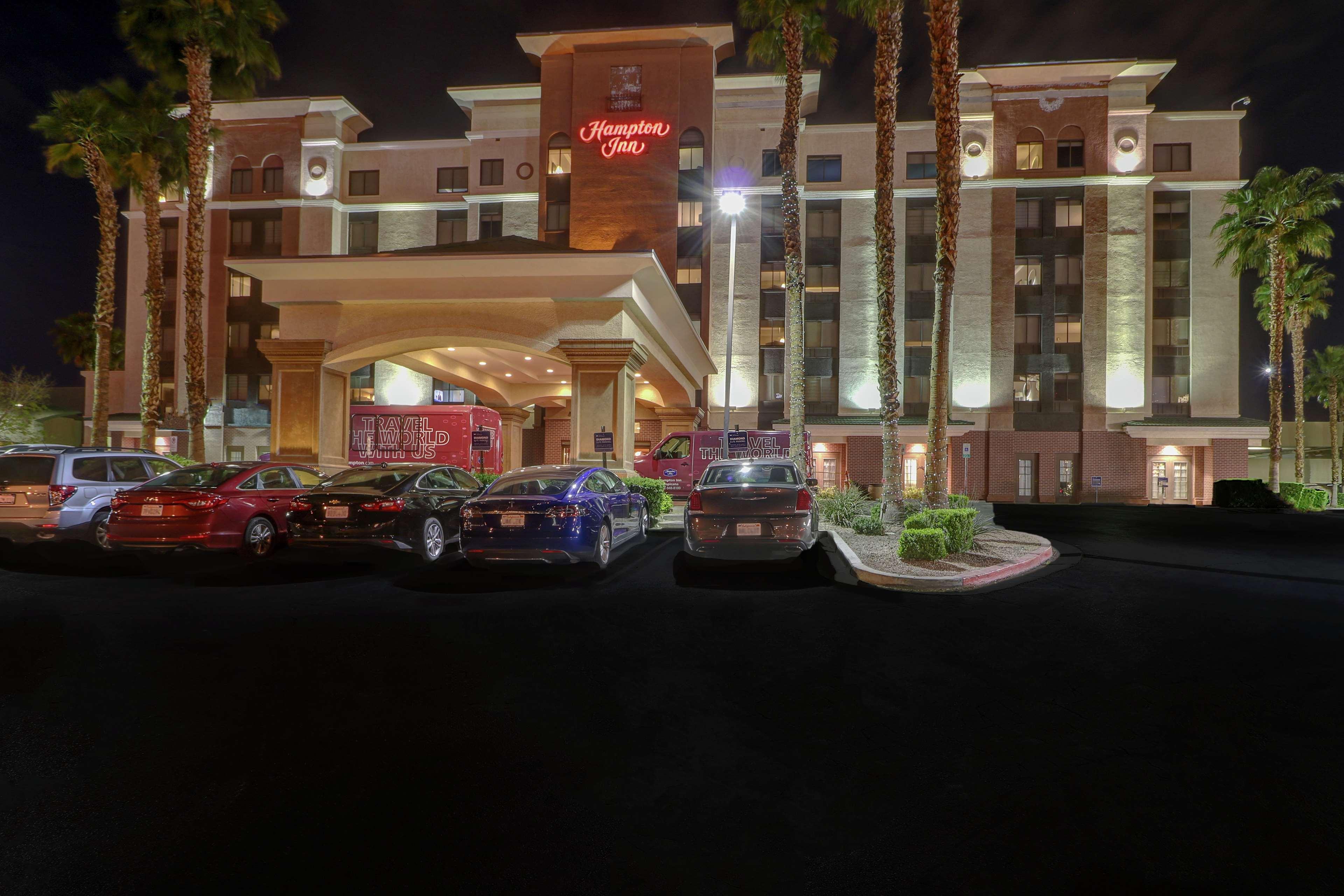 Hampton Inn Tropicana Las Vegas Bagian luar foto